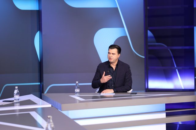“Premtimet e krerëve të 7x7=313 ngjajnë si gara e Sudes me