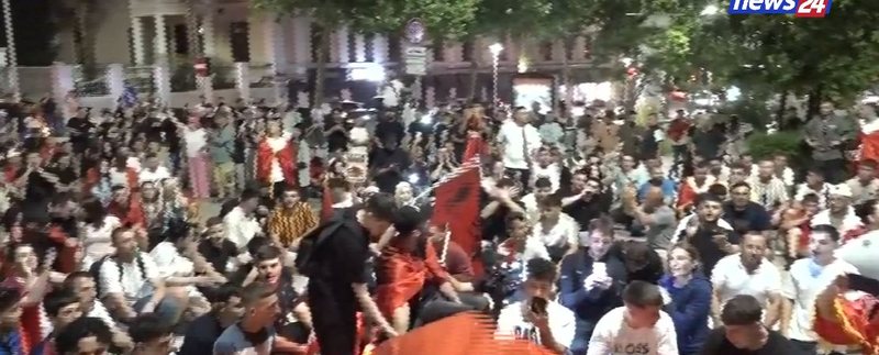&ldquo;Parlament i krimit&rdquo;/ Lum&euml; protestuesish n&euml; rrug&euml;t e