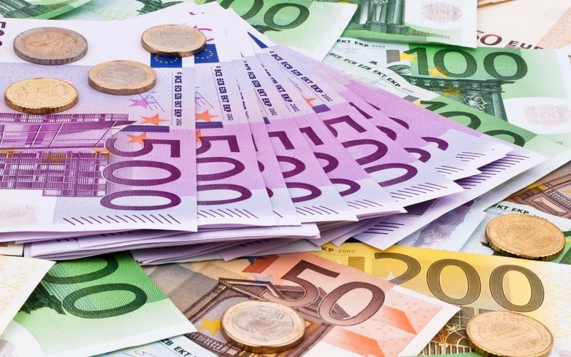 &Ccedil;far&euml; po ndodh me monedhat e huaja? Ja sa shitet dhe blihet euro dhe