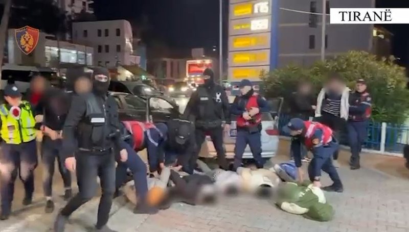 I mori secilit 2500 euro!/ U kap duke transportuar 5 emigrant&euml;