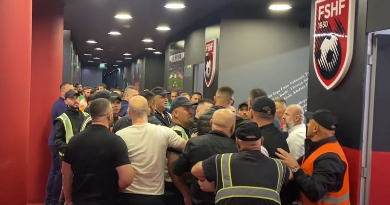 VIDEO/ Sharje dhe të shtyra, sherr mes drejtuesve të Vllaznisë