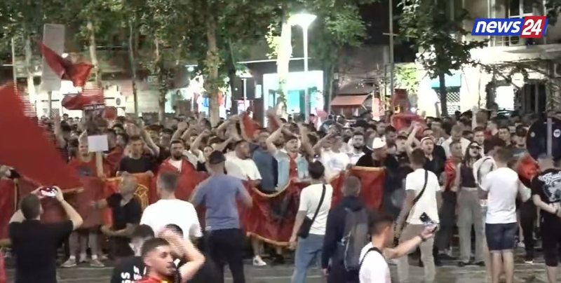 Marshimi historik mb&euml;rrin te Kuvendi, qytetar&euml;t shp&euml;rthejn&euml;