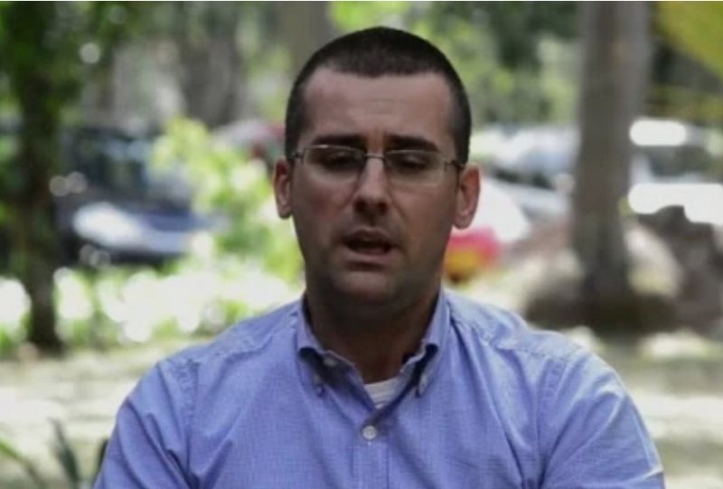 How to govern the country and lead the opposition... for yourself!