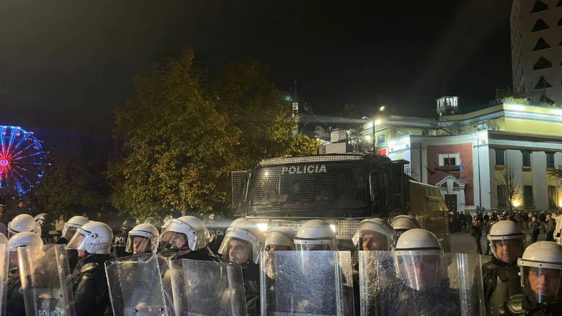 Protesta e opozitës, policia blindon kryeqytetin! Qindra forca policore