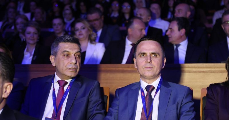 Koalicioni VLEN me 5 parti shqiptare n&euml; Maqedonin&euml; e Veriut