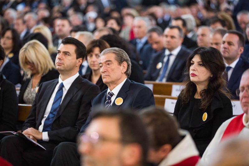 Opozita q&euml; "vet&euml;-humbi", se Basha s'duhej t&euml;