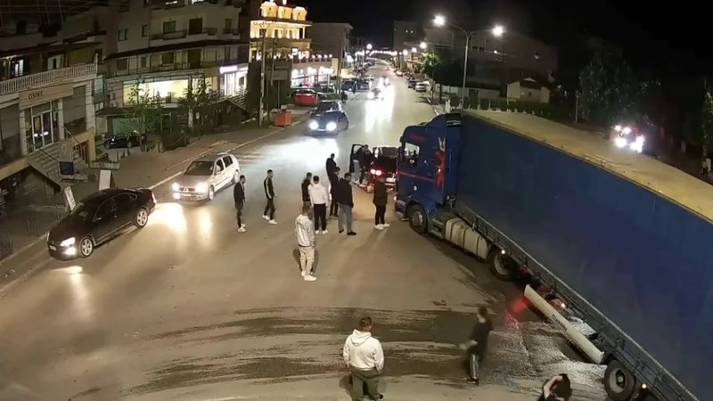 Përleshja fizike e kandidatit të PD-së në Korçë