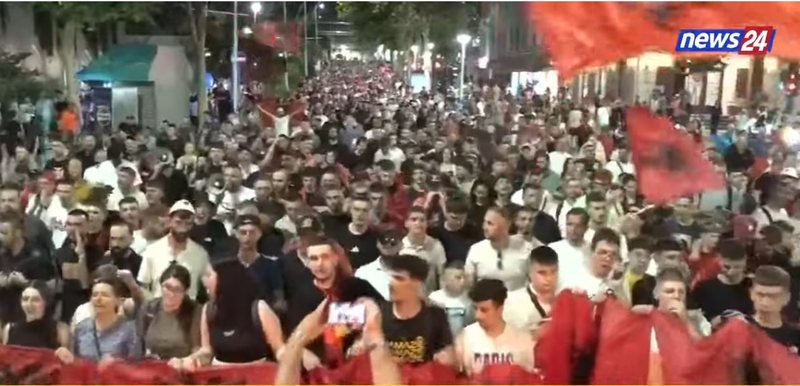"Resign, Rama in jail, Berisha in jail"/ Protesters block every road,