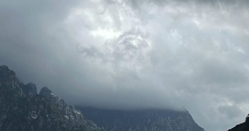 Vranësira dhe reshje shiu, si pritet të jetë moti gjatë
