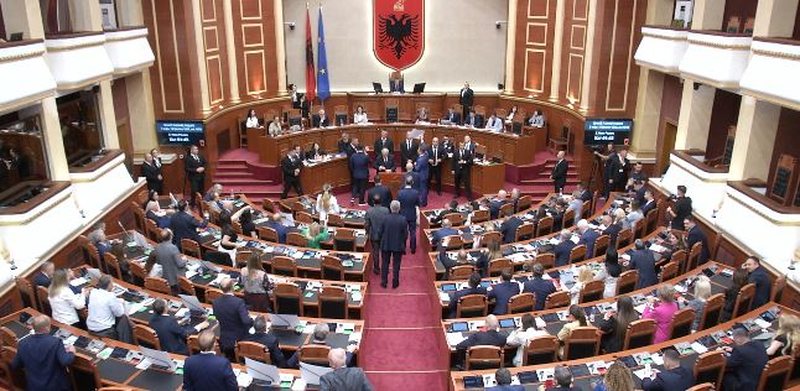 "Kur t&euml; dal e v&euml;rteta p&euml;r Arub&euml;n do flas"/ Damian