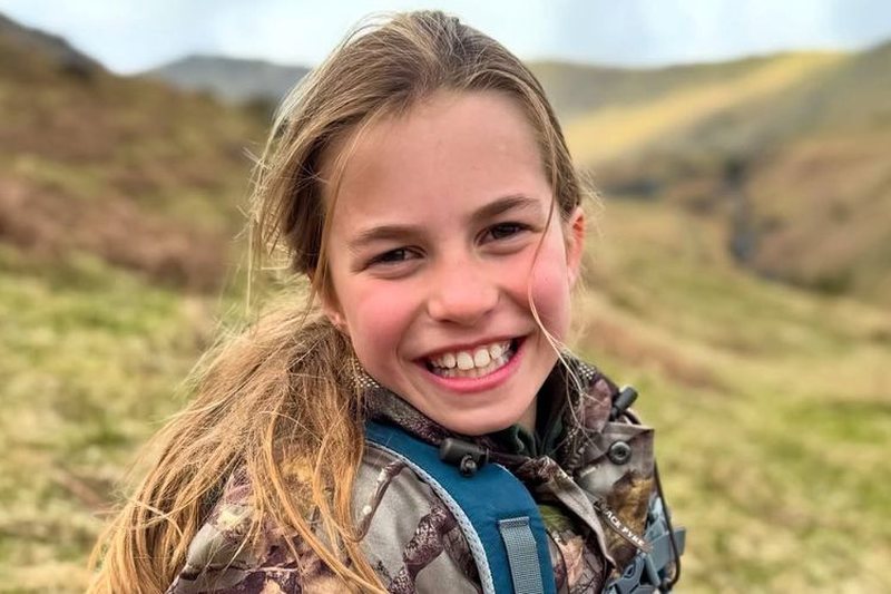 Princesha Charlotte feston 10-vjetorin! Kate publikon foton e ëmbël