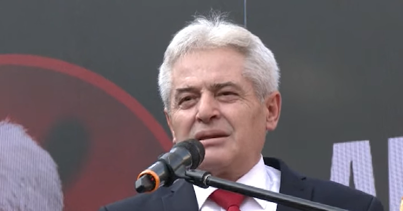 Ali Ahmeti në protestën kundër Gjykatës Speciale: Serbia po