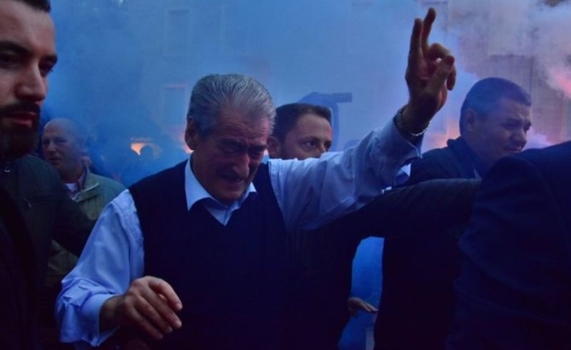 Opposition protest for TikTok shutdown/ Sali Berisha leaves his apartment, young