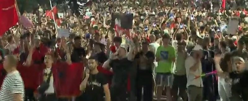 "Rama dhe Berisha n&euml; burg"/ Protestuesit rikthehen m&euml;