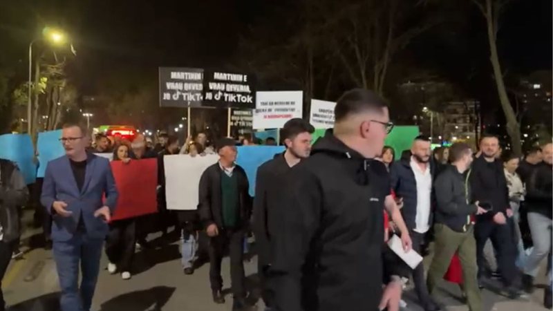 "Rama is afraid of free speech"/ Berisha and supporters march towards