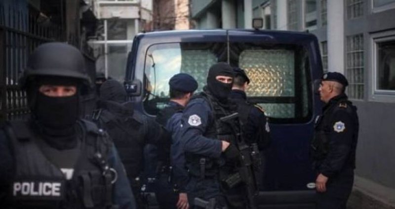 Rast i &ccedil;uditsh&euml;m n&euml; Ka&ccedil;anik: Gjuajtje me arm&euml;,