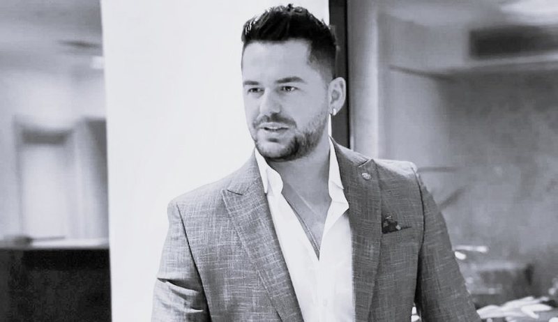 Azis kopjon &ldquo;Valle Kosovare&rdquo; t&euml; Shpat Kasapit?