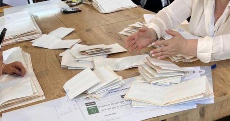 E denoncoi opozita, por çfarë është fenomeni i njohur si