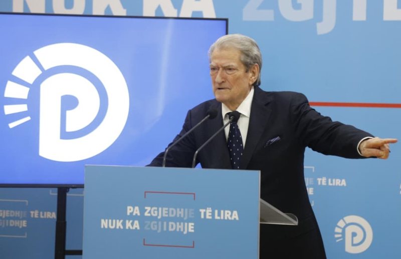 &ldquo;Protestuesit u q&euml;lluan me snajper&rdquo;/ Berisha: Rama donte gjak,