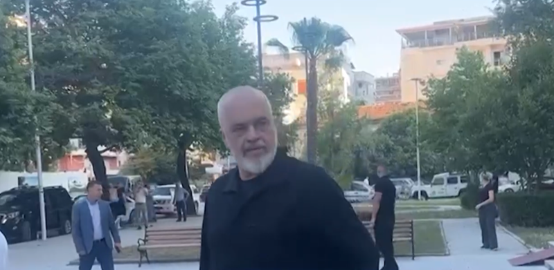 Gazetari italian e pyet p&euml;r gjunj&euml;zimin q&euml; b&euml;n para