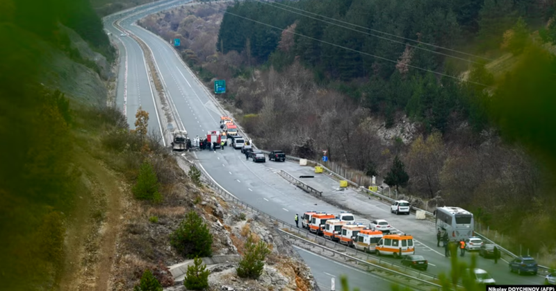 Autobuzi përplaset me makinën në Kroaci, ndërrojnë