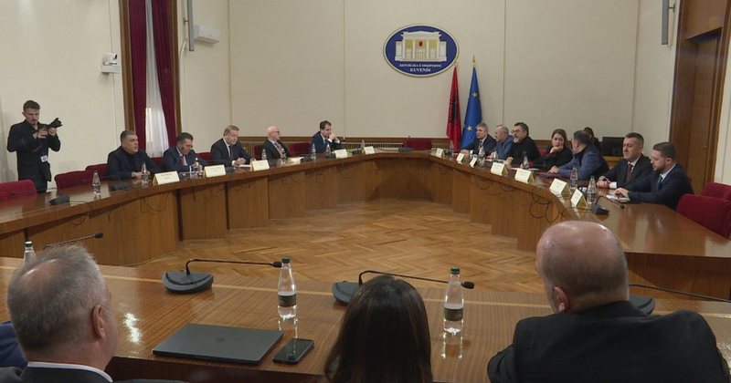 Reforma Zgjedhore/ Rikthehet n&euml; pun&euml; komisioni, ligji p&euml;r