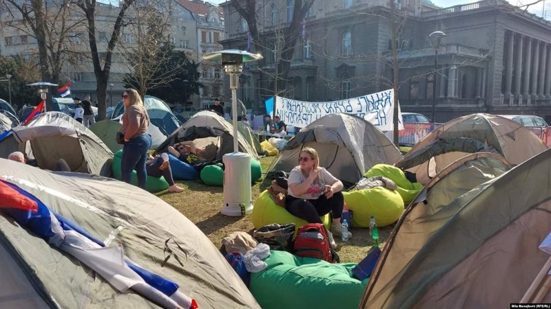 Protestat masive qytetare, serbët e Kosovës udhëtojnë drejt