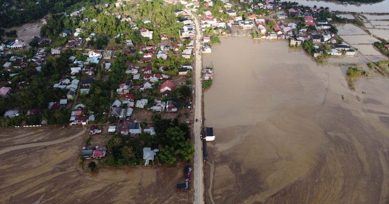 Tragjedi në Indonezi/ 950 të vdekur dhe 270 të zhdukur, pas