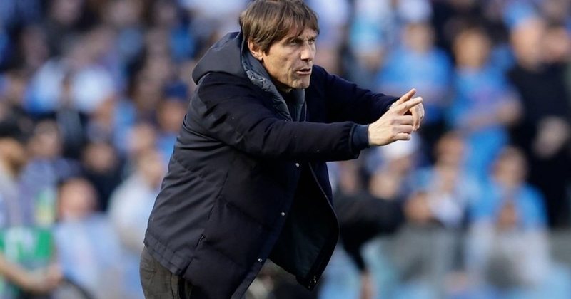 Juve, Milan, Arsenal, të gjithë duan Conte-n? Napoli i jep