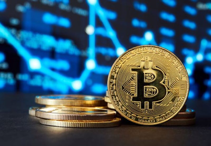 Bitcoin bie n&euml;n 60 mij&euml; dollar&euml; mes presionit n&euml; tregjet