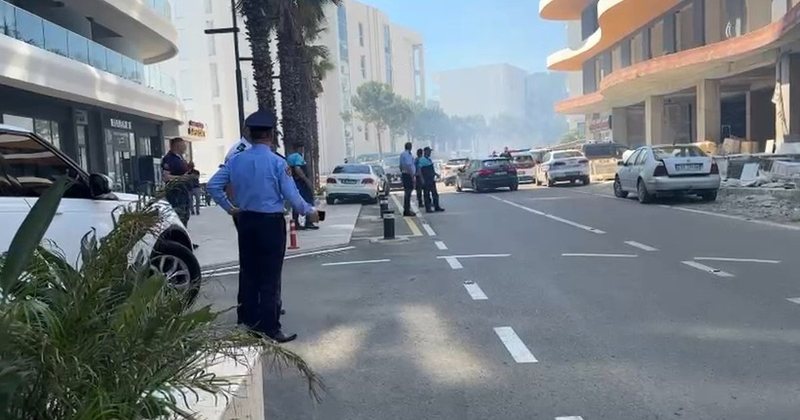Zjarr i madh te Rana e Hedhun, flak&euml;t pran&euml; hoteleve t&euml;