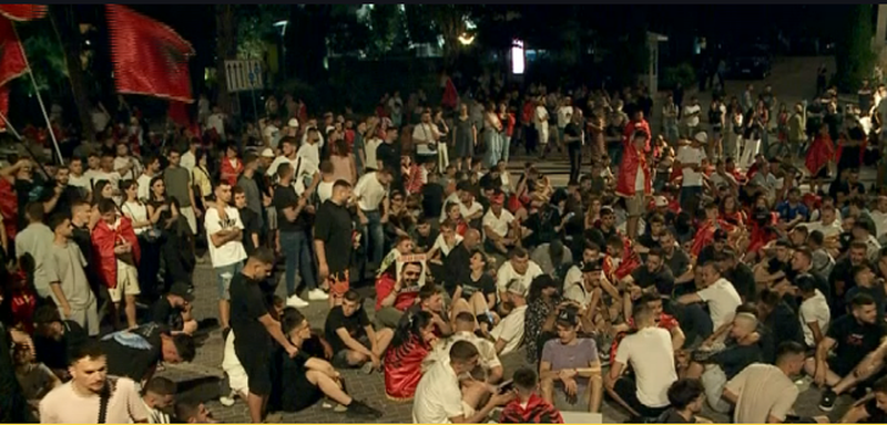 They surrounded the Prime Minister's Office, protesters will spend the