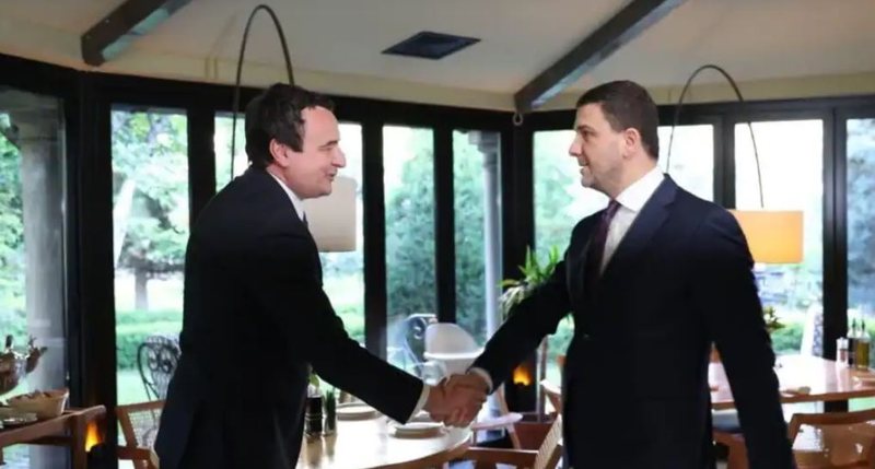 Para seancës së konstituimit, kryeministri Albin Kurti takon liderin e