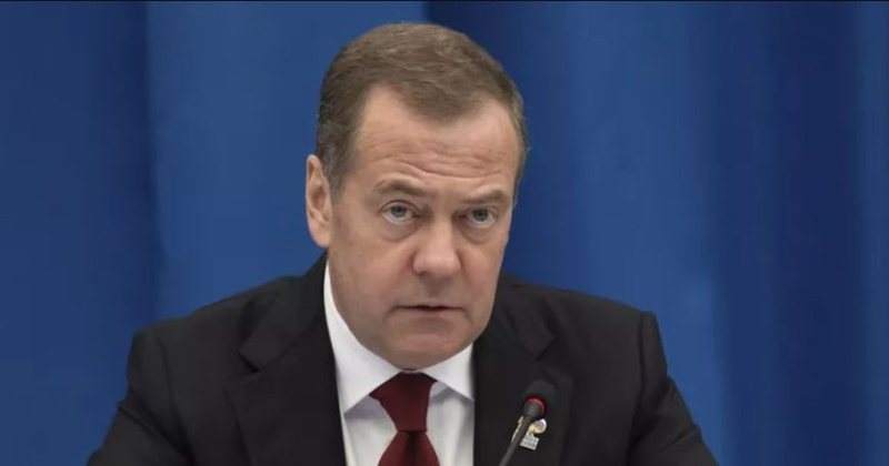 Sulmi n&euml; Rumani, ish-presidenti rus Medvedev shp&euml;rthen ndaj