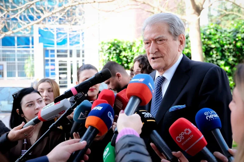 Berisha paraqitet n&euml; SPAK dhe vazhdon ti l&euml;r&euml; letra