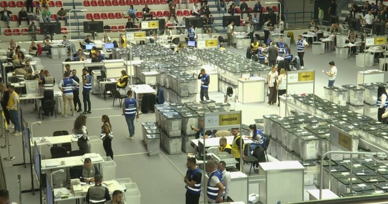 Procesi historik, numërohet kutia e parë me votat e Disaporës