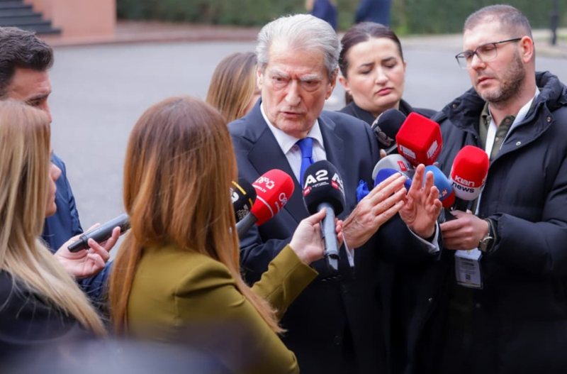 &ldquo;&Ccedil;do nat&euml; nga kryeministria dalin kamion&euml; p&euml;r