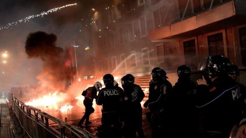 Berisha k&euml;rc&euml;non psikologen e policis&euml; q&euml; trajtoi t&euml;