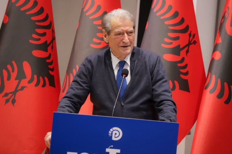 Protesta e 10 shkurtit/ Berisha premton: Komuniteti nd&euml;rkomb&euml;tar pret