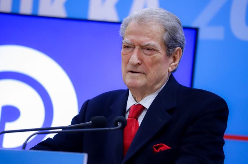 Konferenca/ Berisha i k&euml;rkon SHBA t&euml; mb&euml;shtes opozit&euml;n