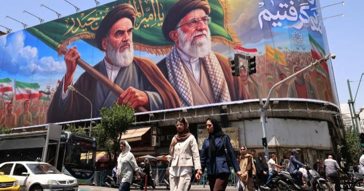 Irani fillon funeralin gjashtëditor për Ajatollah Khamenein gati katër muaj pas vdekjes së tij  Masa të rrepta sigurie dhe zi kombëtare në nder të tij