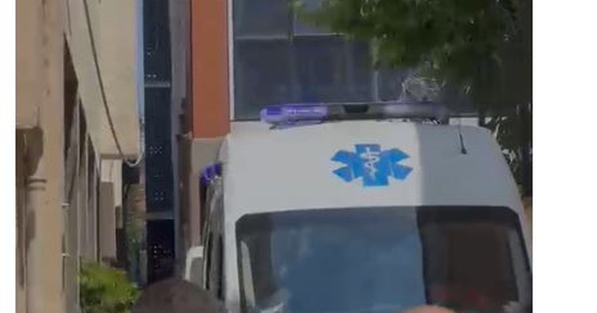 Denoncoi se u dhunua nga policia dhe nuk iu dha ndihma gjatë krizave të epilepsisë  Protestuesi i shoqëruar dërgohet në spital me autoambulancë