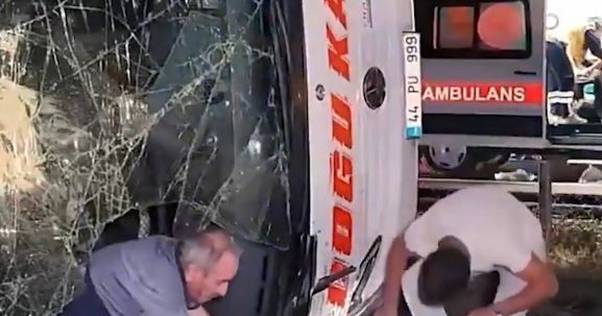 Aksident me autobus në Stamboll  të paktën 30 të plagosur  mes tyre edhe fëmijë