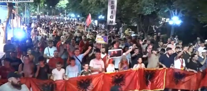 &ldquo;Ju erdhi fundi&rdquo;, vijon marshimi n&euml; rrug&euml;t e Tiran&euml;s/