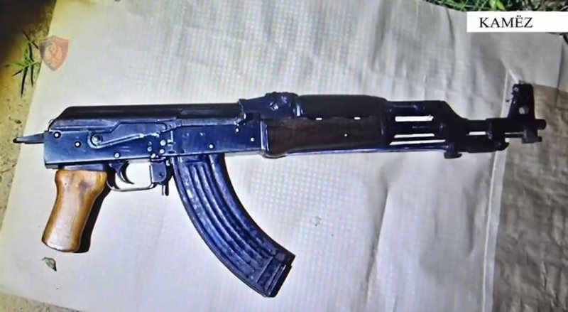 Kam&euml;z/ 18-vje&ccedil;ari q&euml;llon me automatik drejt servisit t&euml;