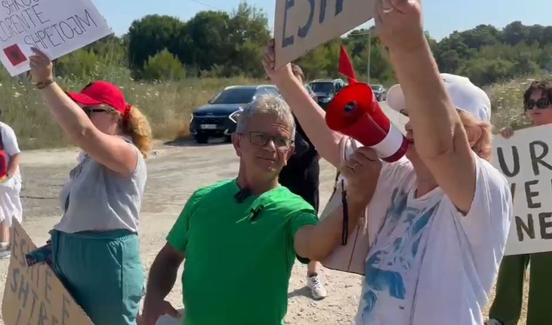 Protest&euml; p&euml;r TEC-et lundruese n&euml; Vlor&euml;, qytetar&euml;t