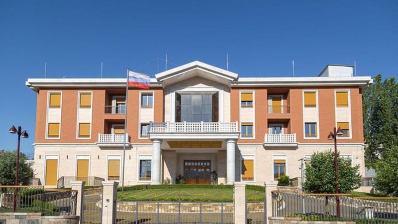 &ldquo;Pas protestave fshihet Kremlini&rdquo;/ Ambasada ruse reagon pas
