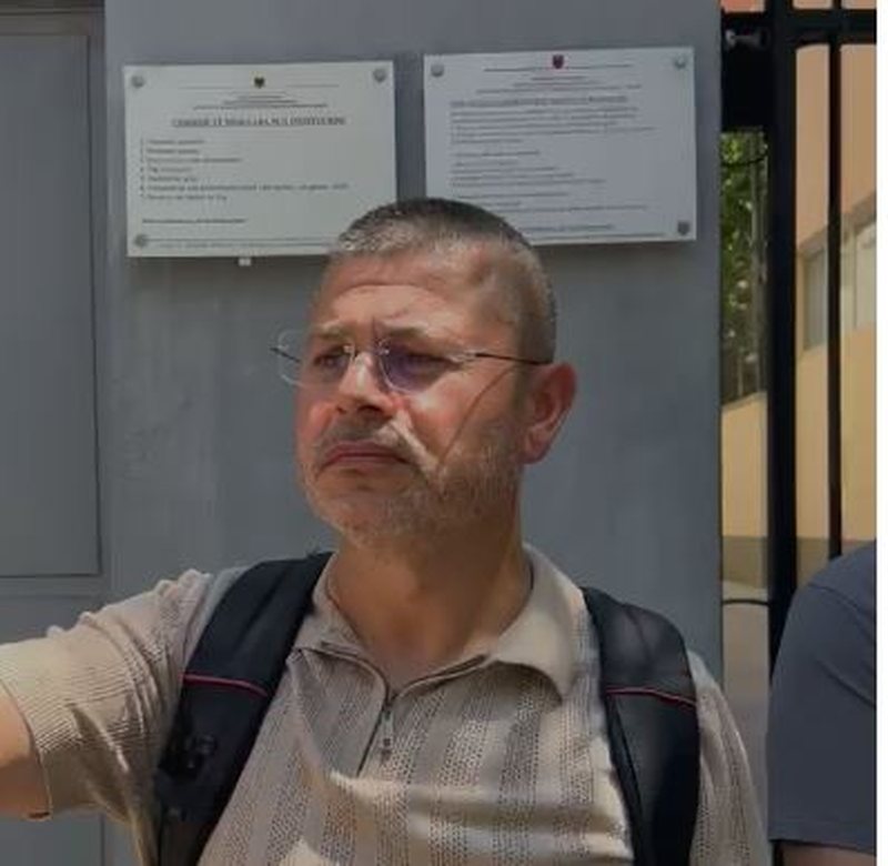 Denoncimi i r&euml;nd&euml;/ Policia dhunon protestuesit e ndaluar, avokati: