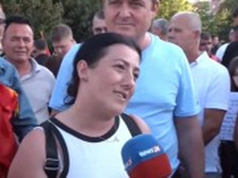 U arrestua gjat&euml; protest&euml;s te Kuvendi, gruaja e Altin Hil&euml;s: E
