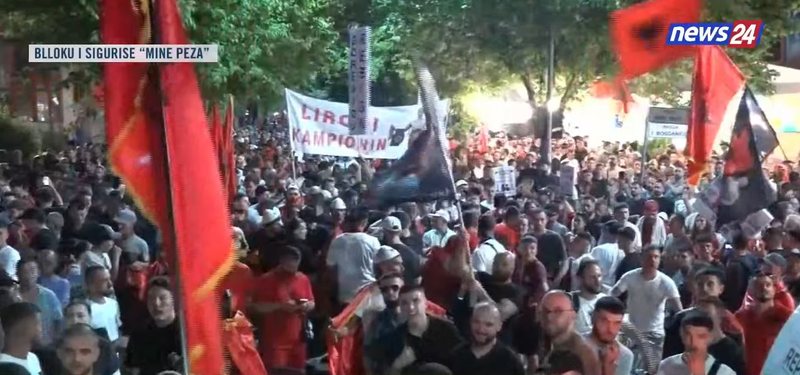 Pjes&euml;marrje e jasht&euml;zakonshme e Diaspor&euml;s! Protestuesit